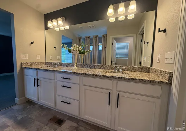 Photo 4 of Sale Pending at 10118 E Zeno St, Commerce City, CO 80022 | MLS# IR1060231 | Listing updated on 2026-09-11