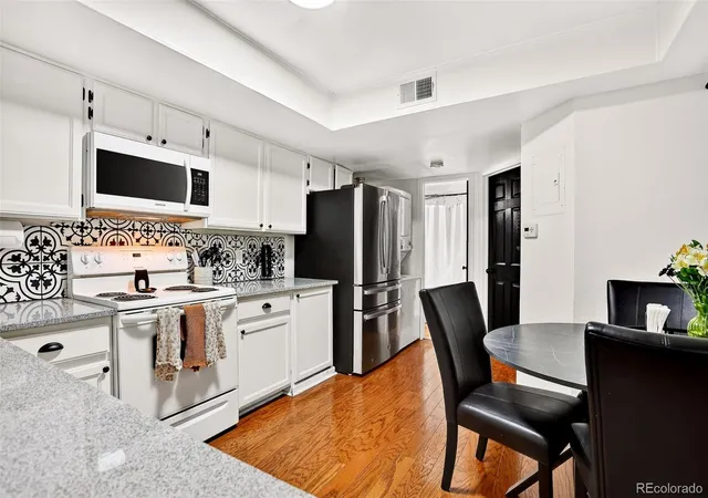 Listing Photo 5 - Condo for sale in building located at 962 S Dearborn Wy, Aurora, CO 80012 - Unit #12
