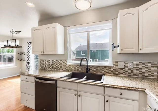 Photo 4 of Single family home for sale at 10338 Blue Heron Ct, Highlands Ranch, CO 80129 | MLS# 8049701 | Listing updated on 2026-09-10
