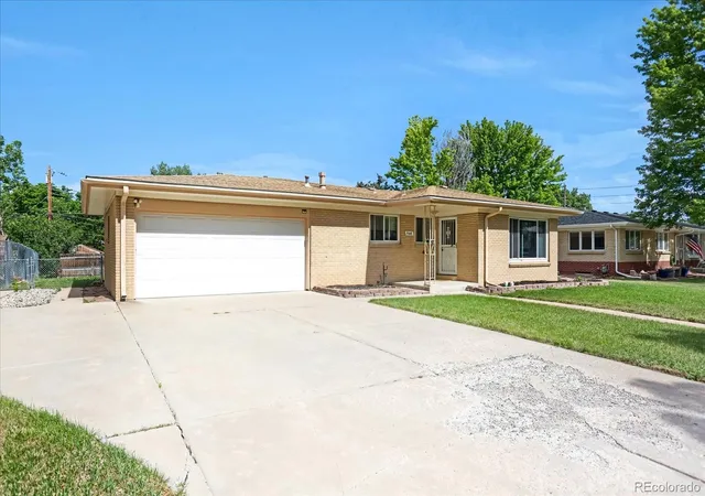 Photo 1 of Single family home for sale at 5448 S Julian St, Littleton, CO 80123 | MLS# 8918819 | Listing updated on 2026-10-08