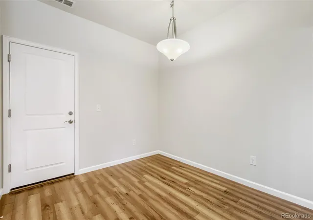 Photo 4 of Townhouse for sale at 508 E Dry Crk Pl, Littleton, CO 80122 | MLS# 7048758 | Listing updated on 2026-09-10