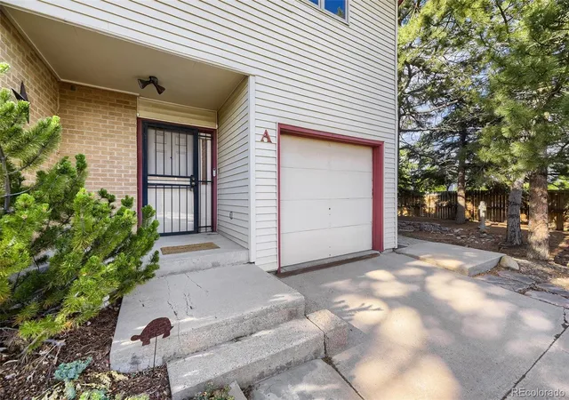 Listing Photo 4 - Condo for sale in building located at 1909 S Kipling St, Lakewood, CO 80227 - Unit #A