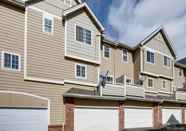 Listing Photo 1 - Condo for sale in building located at 1387 S Danube Ct, Aurora, CO 80017 - Unit #102