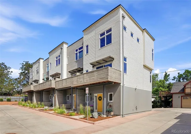 Photo 2 of Townhouse for sale at 331 E Simpson St, Lafayette, CO 80026 | MLS# 5044792 | Listing updated on 2026-09-15