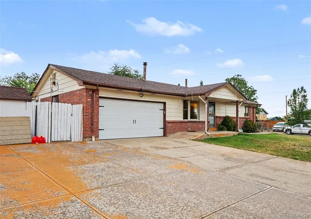 Photo 2 of Single family home for sale at 933 Nelson St, Lakewood, CO 80215 | MLS# 3449415 | Listing updated on 2026-09-14