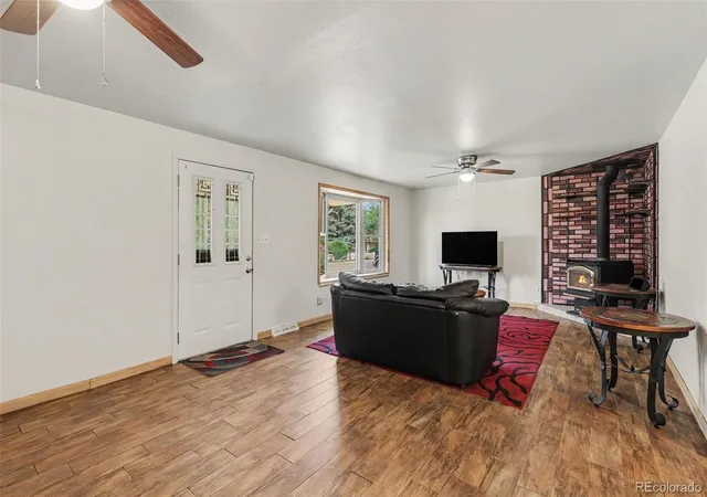 Photo 4 of Single family home for sale at 933 Nelson St, Lakewood, CO 80215 | MLS# 3449415 | Listing updated on 2026-09-14