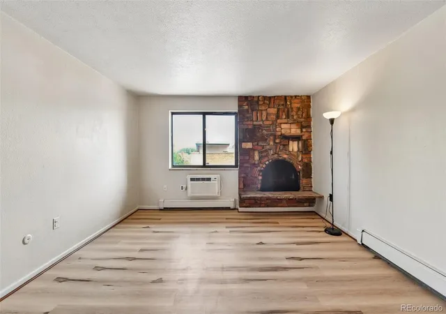 Listing Photo 4 - Condo for sale in building located at 1008 N Corona St, Denver, CO 80218 - Unit #502