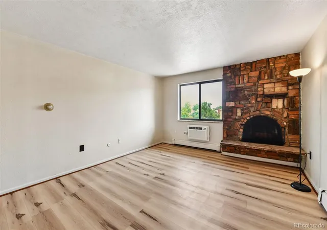 Listing Photo 5 - Condo for sale in building located at 1008 N Corona St, Denver, CO 80218 - Unit #502