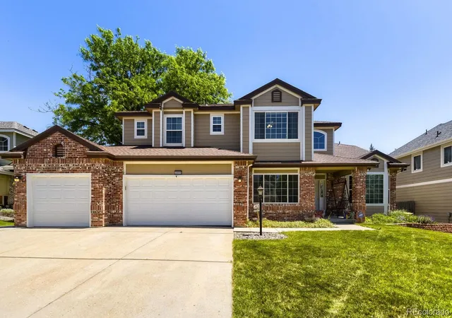 Single family home for sale at 5860 S Espana St, Aurora, CO 80015 | MLS# 5836770