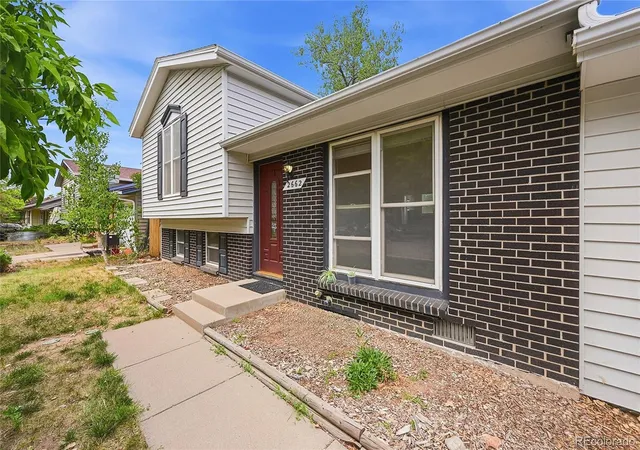 Photo 2 of Single family home for sale at 2662 S Mobile Way, Aurora, CO 80013 | MLS# 3382986 | Listing updated on 2026-09-25