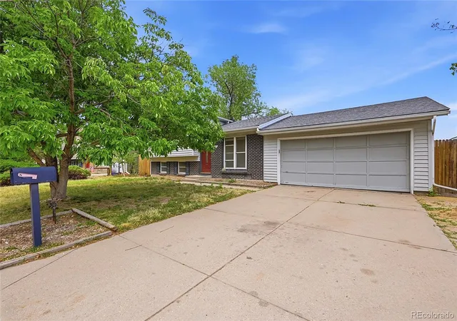 Photo 3 of Single family home for sale at 2662 S Mobile Way, Aurora, CO 80013 | MLS# 3382986 | Listing updated on 2026-09-25