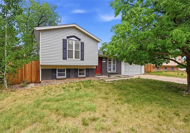 Photo 3 of Single family home for sale at 2662 S Mobile Way, Aurora, CO 80013 | MLS# 3382986 | Listing updated on 2026-10-29