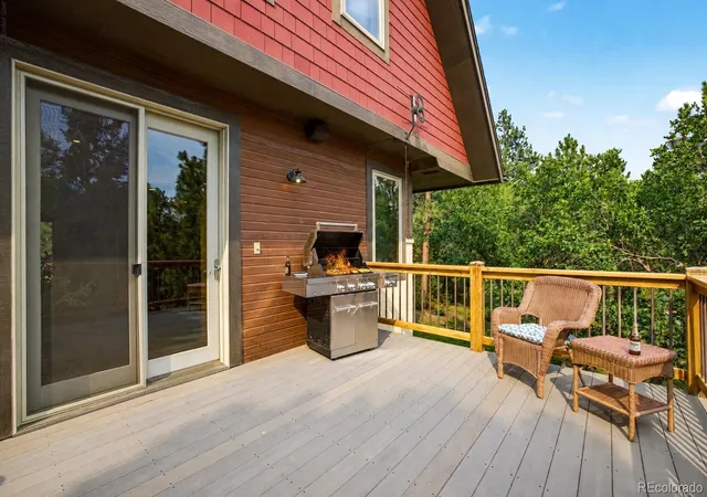 Photo 4 of Single family home for sale at 400 Valley Crescent St, Palmer Lake, CO 80133 | MLS# 8052021 | Listing updated on 2026-09-15