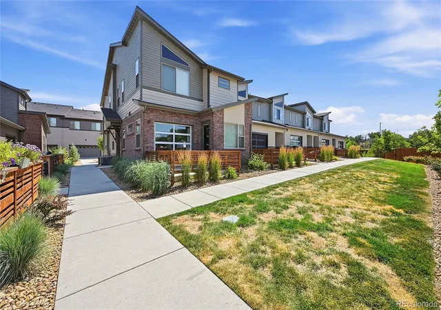 Townhouse for sale at 4045 S Teller St, Lakewood, CO 80235 | MLS# 4907461