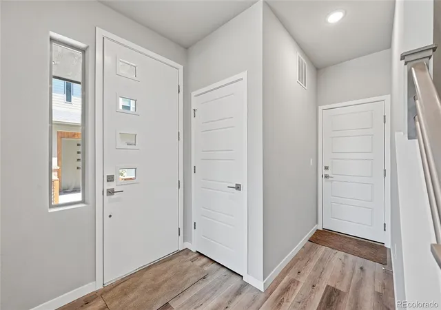 Photo 3 of Townhouse for sale at 4045 S Teller St, Lakewood, CO 80235 | MLS# 4907461 | Listing updated on 2026-10-08