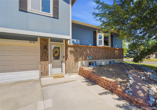 Photo 2 of Single family home for sale at 6740 Devinney St, Arvada, CO 80004 | MLS# 3787028 | Listing updated on 2026-09-24