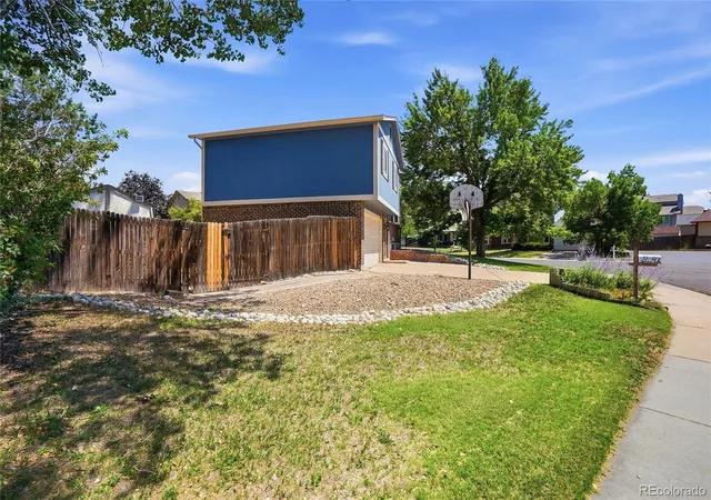 Photo 3 of Single family home for sale at 6740 Devinney St, Arvada, CO 80004 | MLS# 3787028 | Listing updated on 2026-09-24