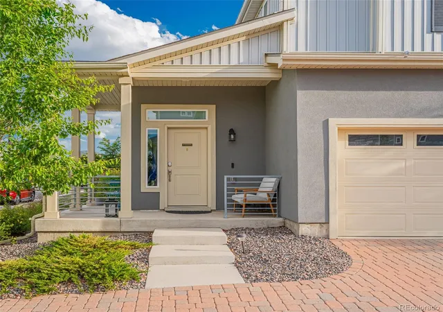 Photo 2 of Single family home for sale at 211 S Oak Hl St, Aurora, CO 80018 | MLS# 6508651 | Listing updated on 2026-09-12