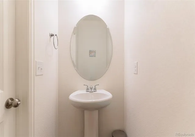 Photo 4 of Single family home for sale at 211 S Oak Hl St, Aurora, CO 80018 | MLS# 6508651 | Listing updated on 2026-09-12