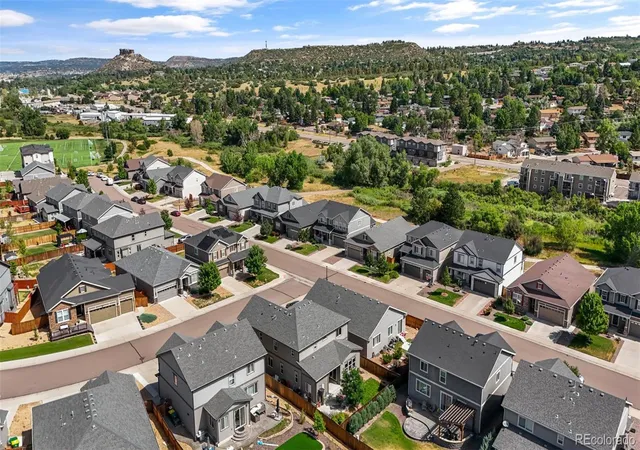 Photo 3 of Single family home for sale at 1414 Castle Crk Cir, Castle Rock, CO 80104 | MLS# 9071494 | Listing updated on 2026-09-21