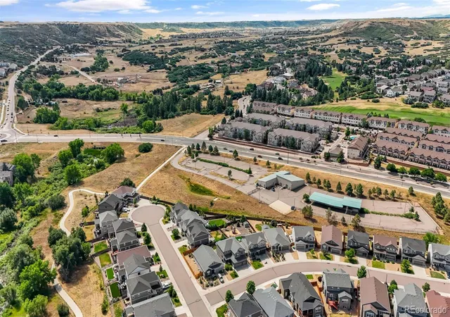 Photo 4 of Single family home for sale at 1414 Castle Crk Cir, Castle Rock, CO 80104 | MLS# 9071494 | Listing updated on 2026-09-21