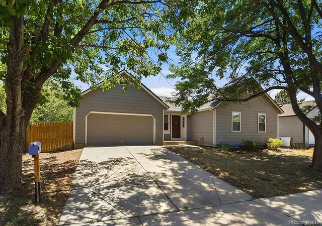 Photo 2 of Single family home for sale at 16136 E Exposition Dr, Aurora, CO 80017 | MLS# 1944688 | Listing updated on 2026-09-14