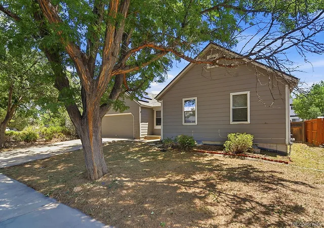 Photo 3 of Single family home for sale at 16136 E Exposition Dr, Aurora, CO 80017 | MLS# 1944688 | Listing updated on 2026-09-14