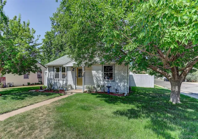 Photo 2 of Single family home for sale at 901 S Locust St, Denver, CO 80224 | MLS# 9834623 | Listing updated on 2026-09-13