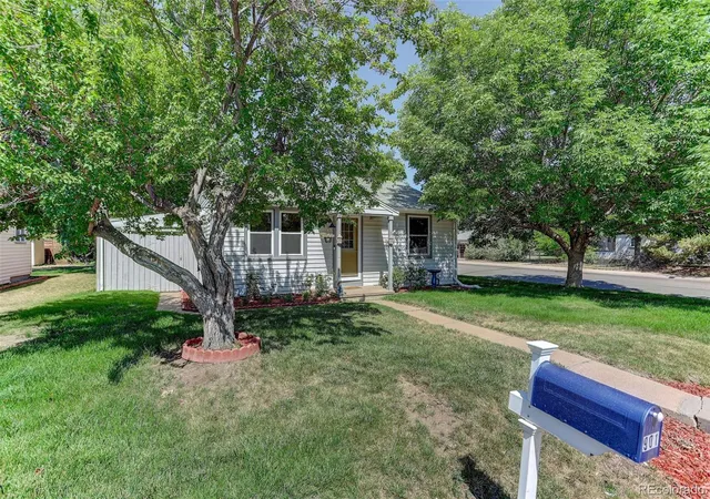 Photo 3 of Single family home for sale at 901 S Locust St, Denver, CO 80224 | MLS# 9834623 | Listing updated on 2026-09-13