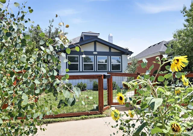 Photo 3 of Single family home for sale at 1432 S Clarkson St, Denver, CO 80210 | MLS# 9894451 | Listing updated on 2026-09-14