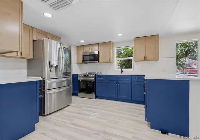 Photo 3 of Manufactured home for sale at 701 Cardinal Dr, Lafayette, CO 80026 | MLS# 2050706 | Listing updated on 2026-09-30