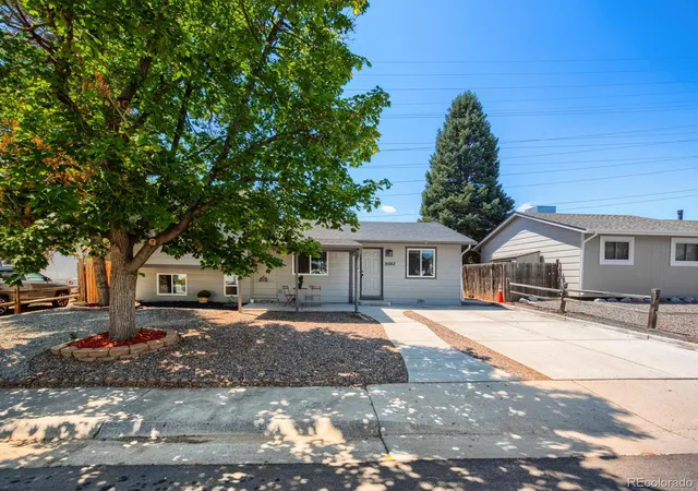 Photo 1 of Single family home for sale at 15562 E Bails Dr, Aurora, CO 80017 | MLS# 5766040 | Listing updated on 2026-09-22