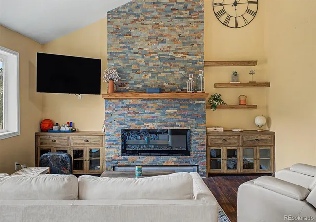 Photo 2 of Single family home for sale at 38 Navajo Ct, Lyons, CO 80540 | MLS# 8190615 | Listing updated on 2026-09-23