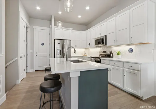 Photo 3 of Townhouse for sale at 176 High Point Dr, Longmont, CO 80504 | MLS# 7773121 | Listing updated on 2026-09-23