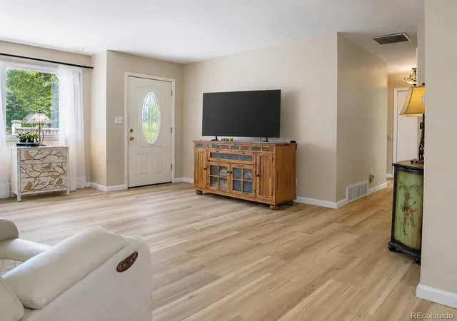 Photo 3 of Single family home for sale at 697 S Worchester St, Aurora, CO 80012 | MLS# 5080881 | Listing updated on 2026-09-15