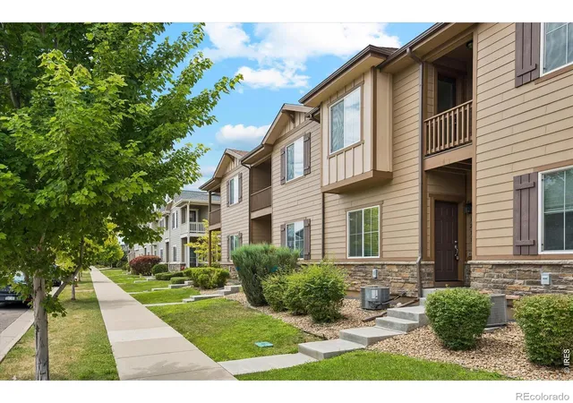 Photo 3 of Sale Pending at 1211 Bistre St, Longmont, CO 80501 | MLS# IR1065197 | Listing updated on 2026-09-14