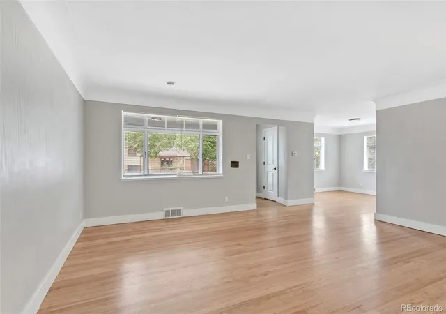 Photo 4 of Sale Pending at 1075 Kingston St, Aurora, CO 80010 | MLS# 2808352 | Listing updated on 2026-10-04