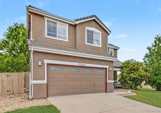 Photo 4 of Single family home for sale at 7325 S Nucla St, Aurora, CO 80016 | MLS# 3188093 | Listing updated on 2026-09-21