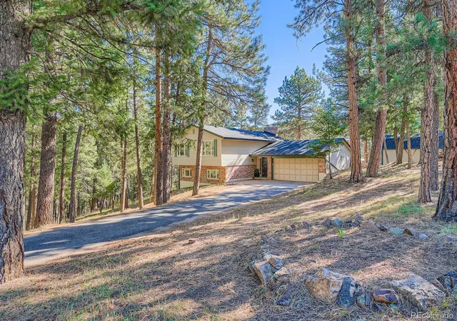 Photo 2 of Single family home for sale at 6434 Joan Ln, Evergreen, CO 80439 | MLS# 9739746 | Listing updated on 2026-09-29