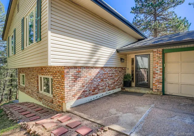 Photo 3 of Single family home for sale at 6434 Joan Ln, Evergreen, CO 80439 | MLS# 9739746 | Listing updated on 2026-09-29