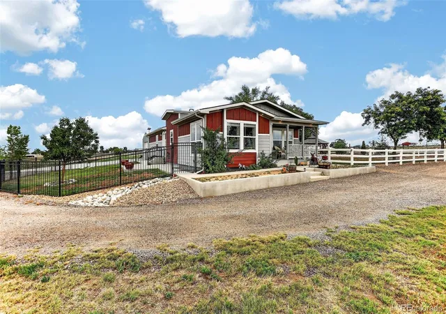 Photo 3 of Single family home for sale at 2739 County Rd 29, Fort Lupton, CO 80621 | MLS# 4189292 | Listing updated on 2026-09-23
