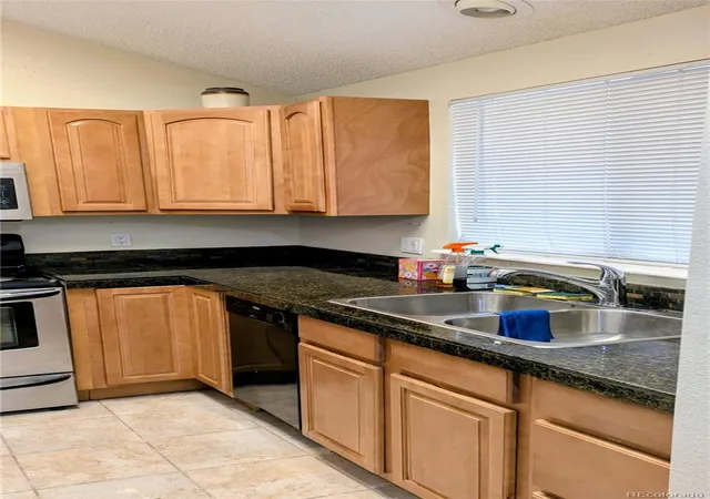 Photo 3 of Townhouse for sale at 286 S Nome St, Aurora, CO 80012 | MLS# 6124569 | Listing updated on 2026-09-15