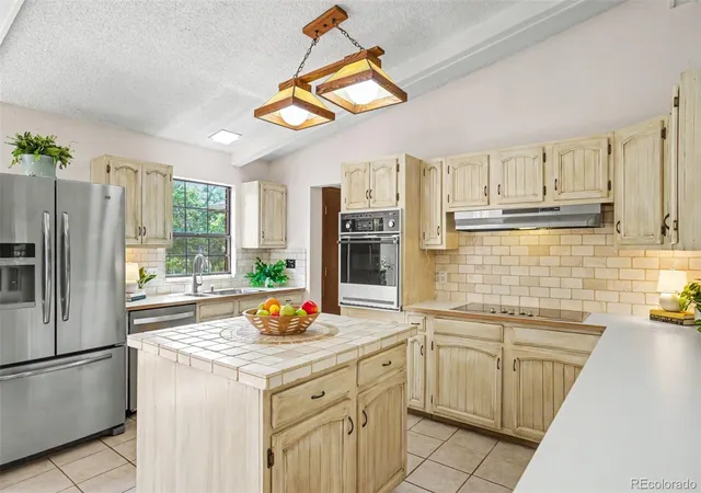 Photo 4 of Sale Pending at 11811 E Arkansas Ave, Aurora, CO 80012 | MLS# 4798152 | Listing updated on 2026-09-30