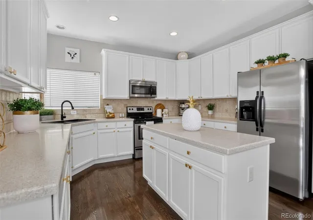 Photo 4 of Single family home for sale at 7654 Bison Ct, Littleton, CO 80125 | MLS# 9776016 | Listing updated on 2026-09-12