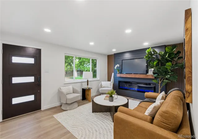 Photo 3 of Single family home for sale at 6033 Hoyt Ct, Arvada, CO 80004 | MLS# 7845966 | Listing updated on 2026-09-15
