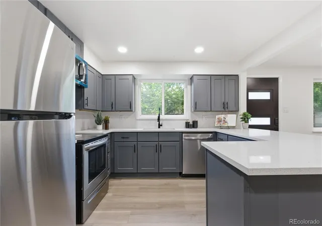 Photo 4 of Single family home for sale at 6033 Hoyt Ct, Arvada, CO 80004 | MLS# 7845966 | Listing updated on 2026-09-15