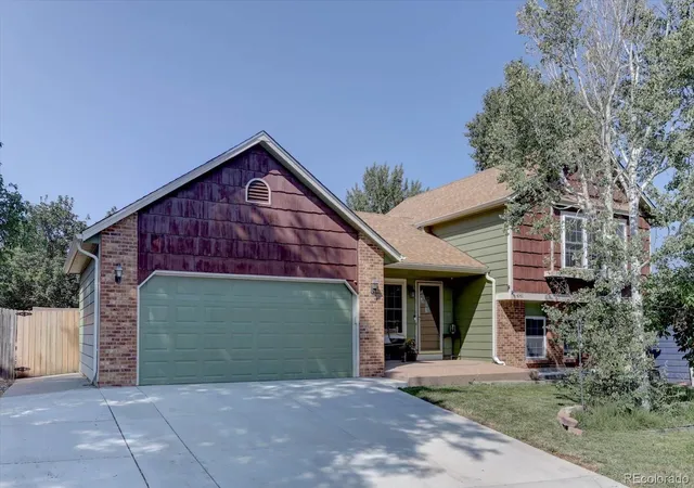 Photo 3 of Single family home for sale at 4141 S Dunkirk Way, Aurora, CO 80013 | MLS# 5023207 | Listing updated on 2026-09-26