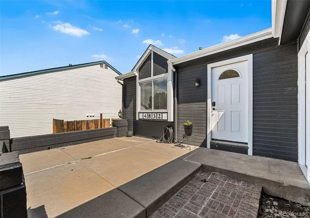 Photo 3 of Single family home for sale at 4832 S Genoa St, Centennial, CO 80015 | MLS# 8517814 | Listing updated on 2026-10-14