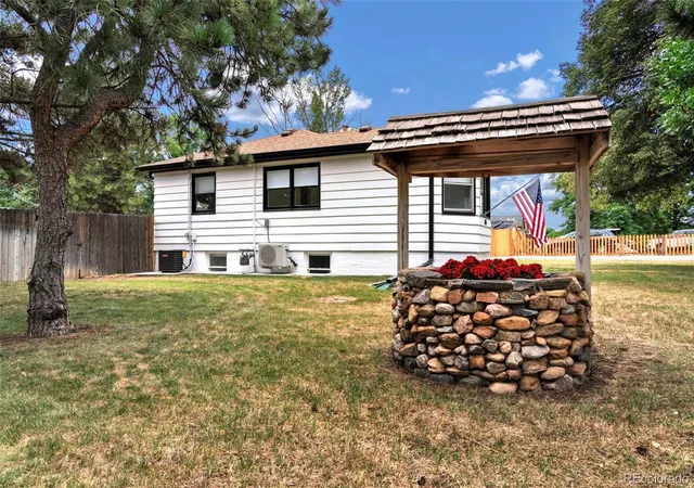Photo 3 of Single family home for sale at 200 S Newland St, Lakewood, CO 80226 | MLS# 4879771 | Listing updated on 2026-09-22