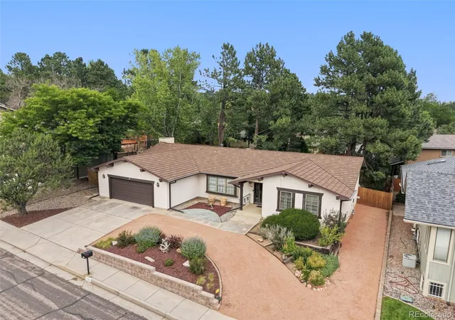 Photo 3 of Sale Pending at 120 Clubridge Pl, Colorado Springs, CO 80906 | MLS# 5213545 | Listing updated on 2026-09-14